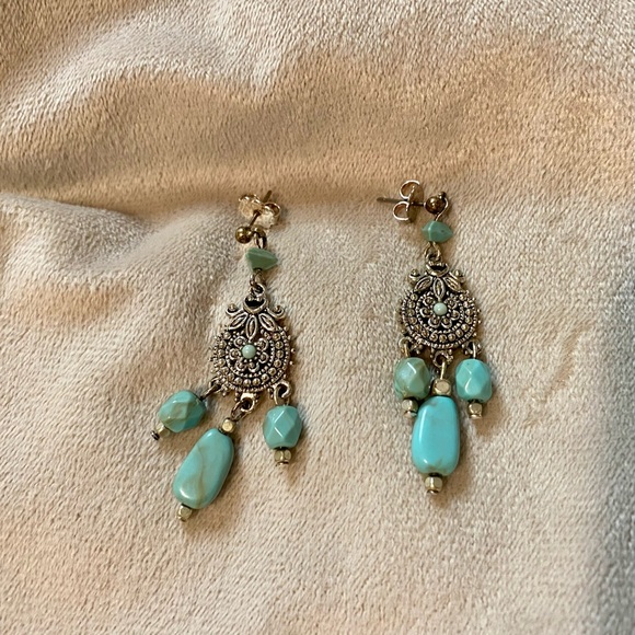 Vintage Avon NR Stamped BOHO Style Turquoise color Earrings with posts - Picture 8 of 12